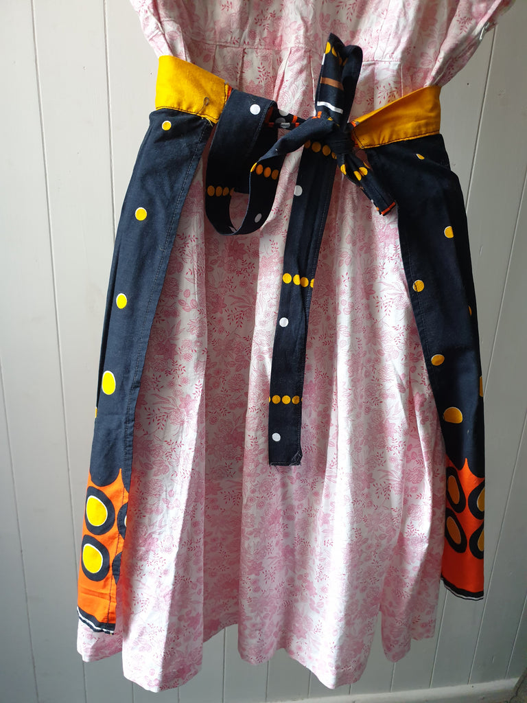 Vibrant Vintage Styled Single-Sided Half Apron w/Oven Mitts