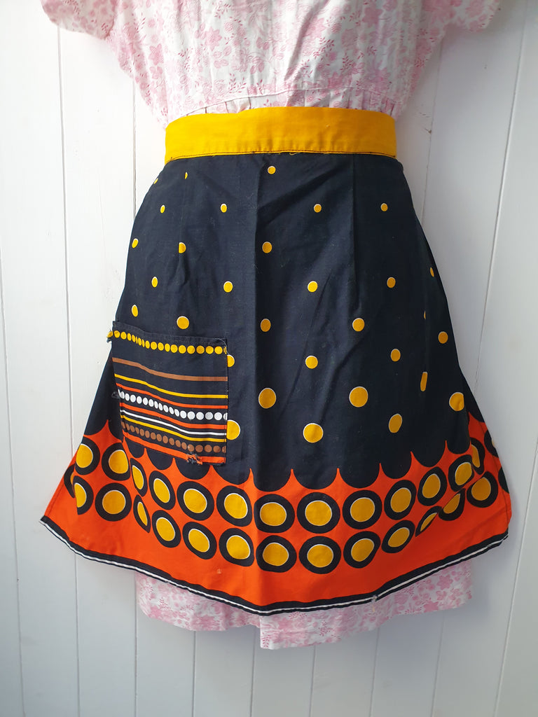 Vibrant Vintage Styled Single-Sided Half Apron w/Oven Mitts
