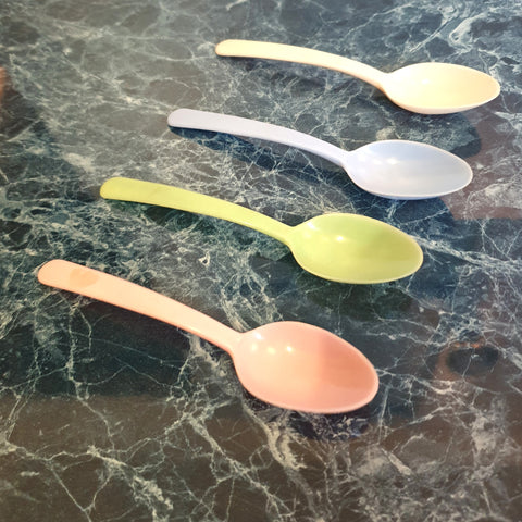 Vintage Hamper spoons plastic spoons set of 4 pastel colours retro1950s