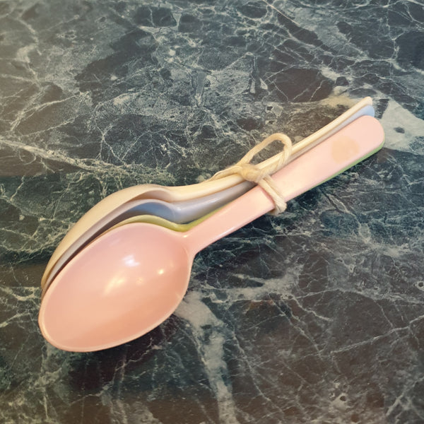 Vintage Hamper spoons plastic spoons set of 4 pastel colours retro1950s