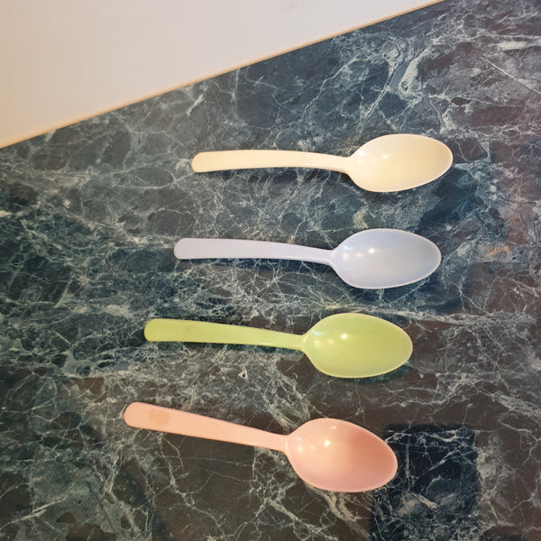 Vintage Hamper spoons plastic spoons set of 4 pastel colours retro1950s